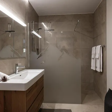 Tschuppina Schiess *